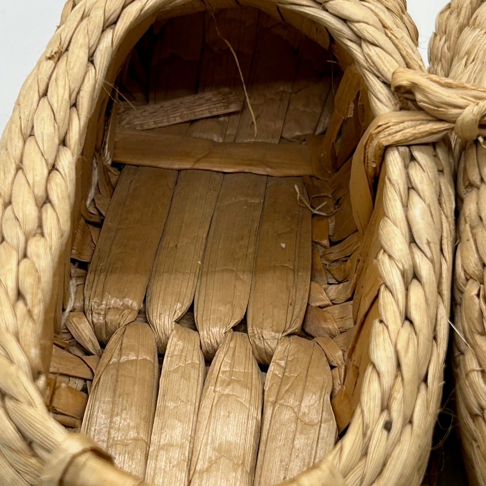Vintage Woven Straw Childrens Shoes Made in Shandong China - Picture 5 of 9